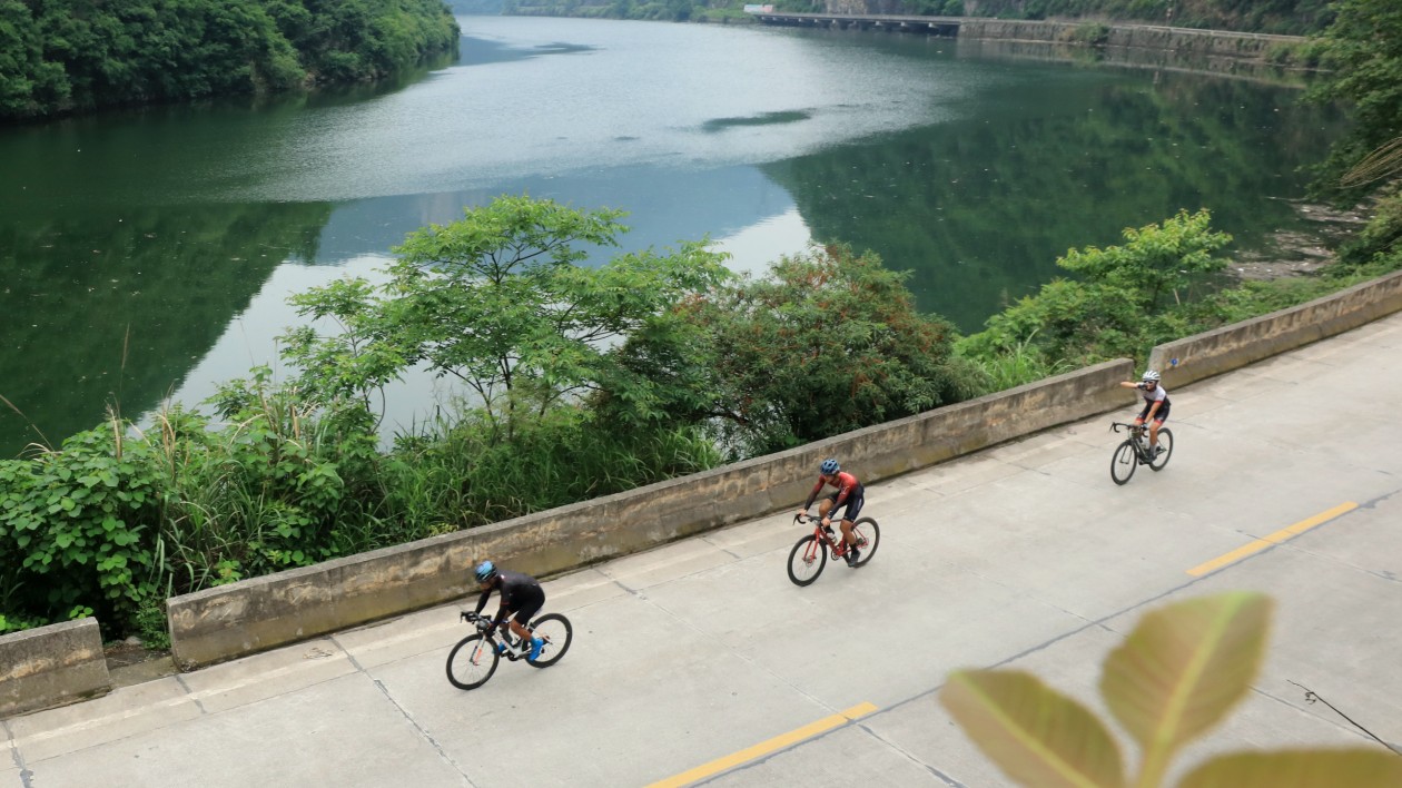 寧鄉至張家界國家森林公園300公里自行車騎行挑戰舉行