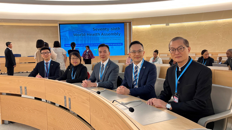 盧寵茂出席第七十六屆世界衛生大會 與新加坡衞生部長交流醫療議題