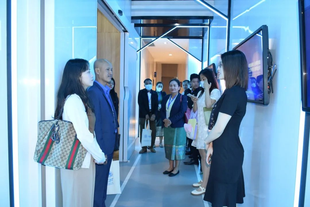 老撾電子商務與信息技術研修班學員團來到觀安信息（上海）總部參觀交流