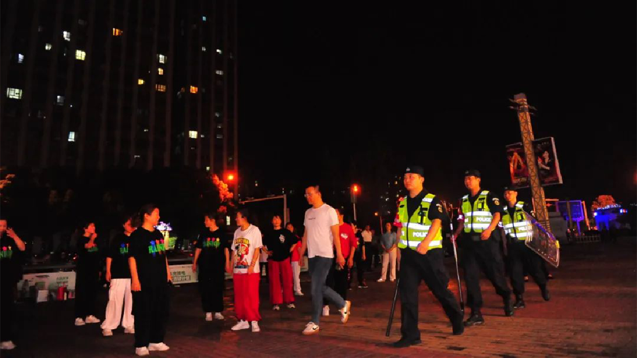 安徽巢湖：百警進街區安全看得見