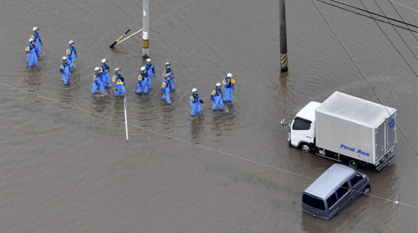 日本破紀錄暴雨致最少一死兩失蹤 關西機場多個航班取消