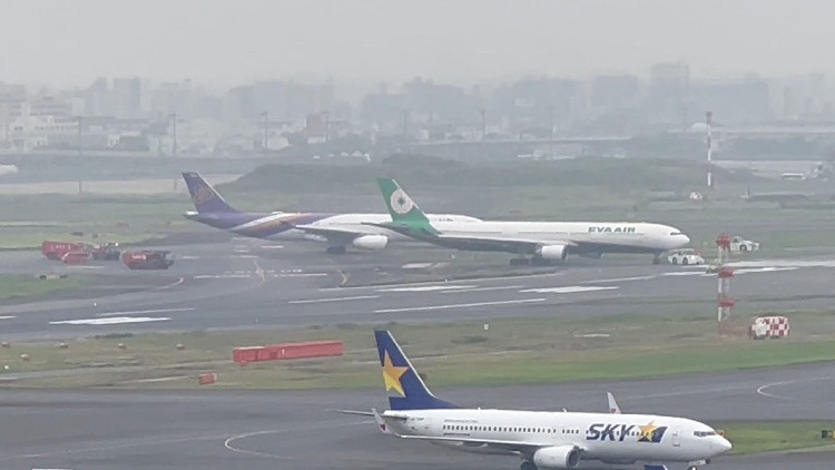 長榮航空與泰國航空飛機在羽田機場發生碰撞 無人員受傷