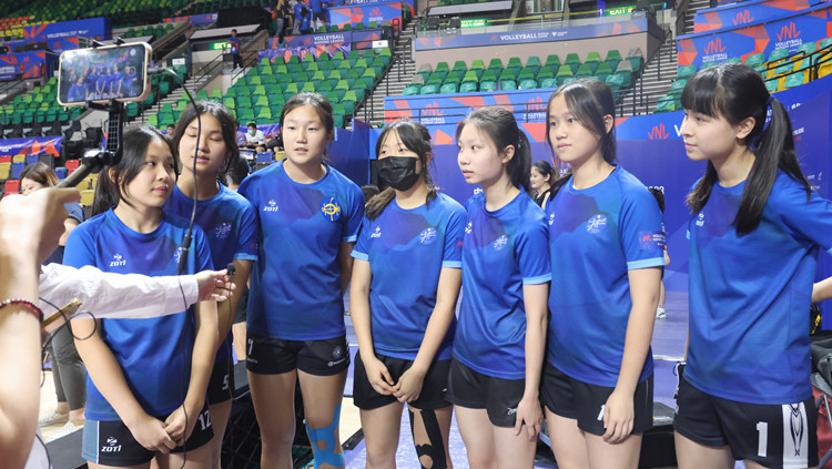有片丨同國家隊女排「切磋」 香港排球少年備受鼓舞：會努力與「女長城」比肩