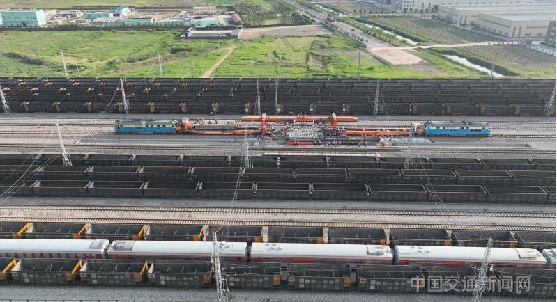 中國首台鐵路橋樑換運架一體機「太行號」正式投用 