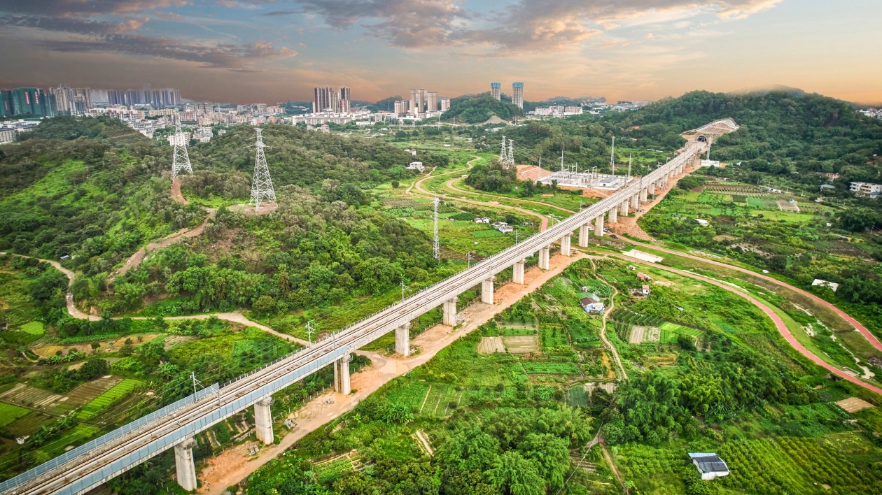 廣汕高鐵接觸網送電成功  全線即將進入聯調聯試階段
