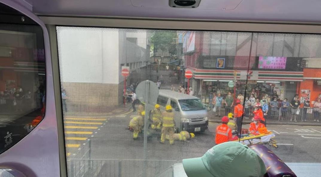 香港仔大道女途人捱撞捲入車底 送院不治
