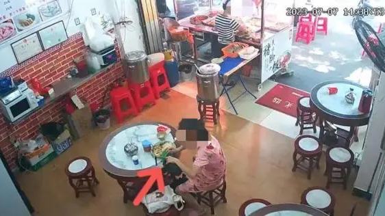 廣州一女子在餐廳投放不明物品被抓獲 警方通報