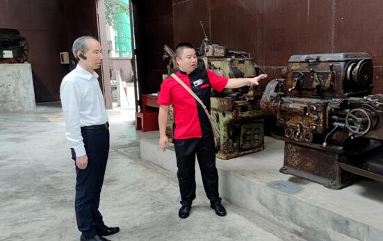 中國國際文化傳播中心執行主席龍宇翔到重慶九龍坡區考察調研