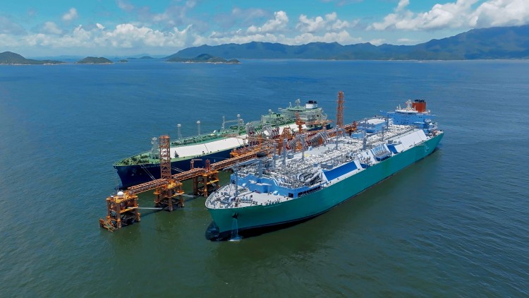 海上液化天然氣接收站正式運作 首批長期協議液化天然氣抵港
