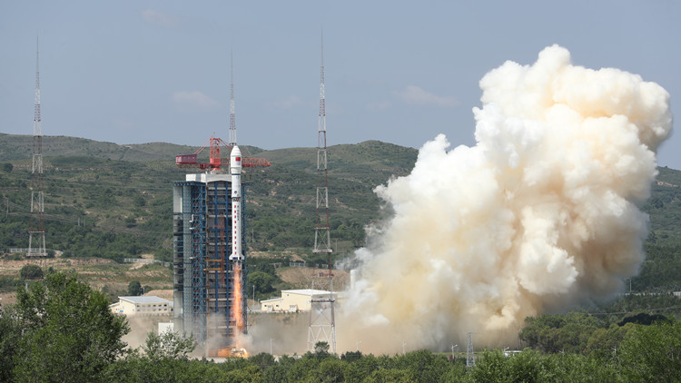 中國首款柔性太陽翼平板式通信衛星成功發射
