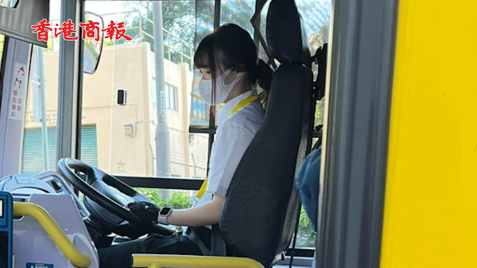 有片丨香港城巴現「女神」車長 網民：要等到她的車