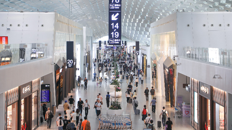 深圳直飛林芝航線開通 暑運首月深圳機場新開加密航線近20條