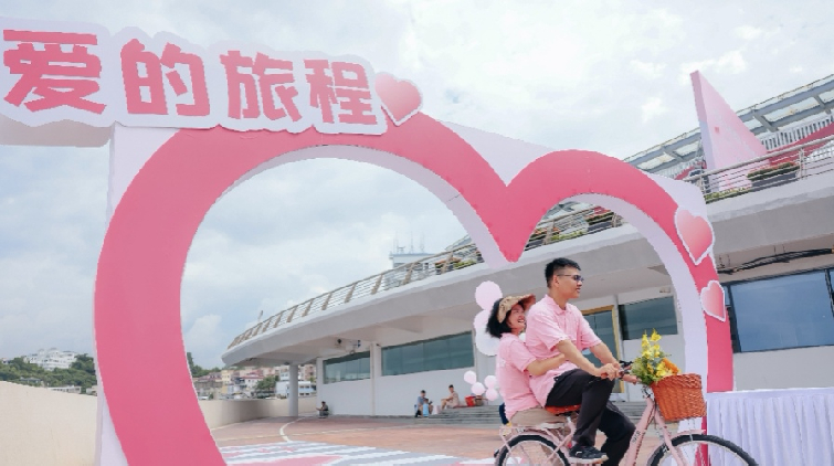 深圳首個濱海婚姻登記處在南澳月亮灣啟用