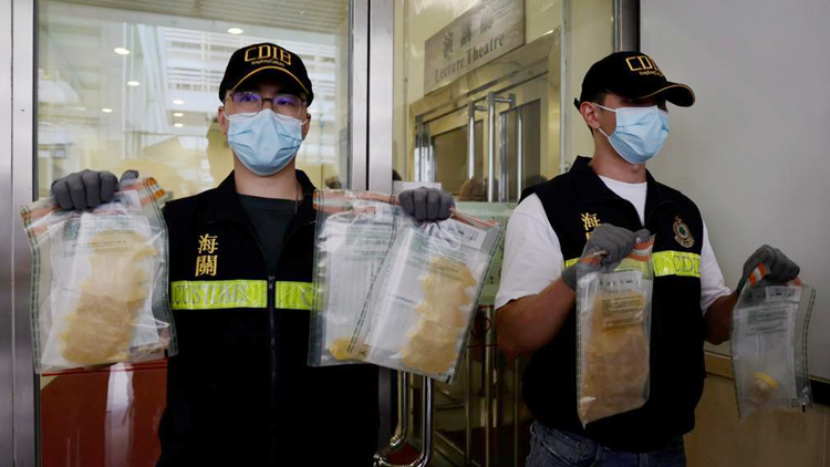 七旬男旅客體內藏毒被捕 海關檢170萬元液態可卡因