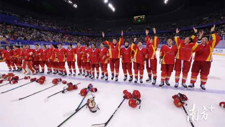 中國女冰2比1擊敗荷蘭隊全勝奪冠