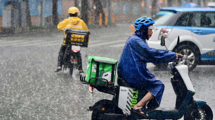 深圳颱風橙色預警信號生效中！注意防範狂風暴雨