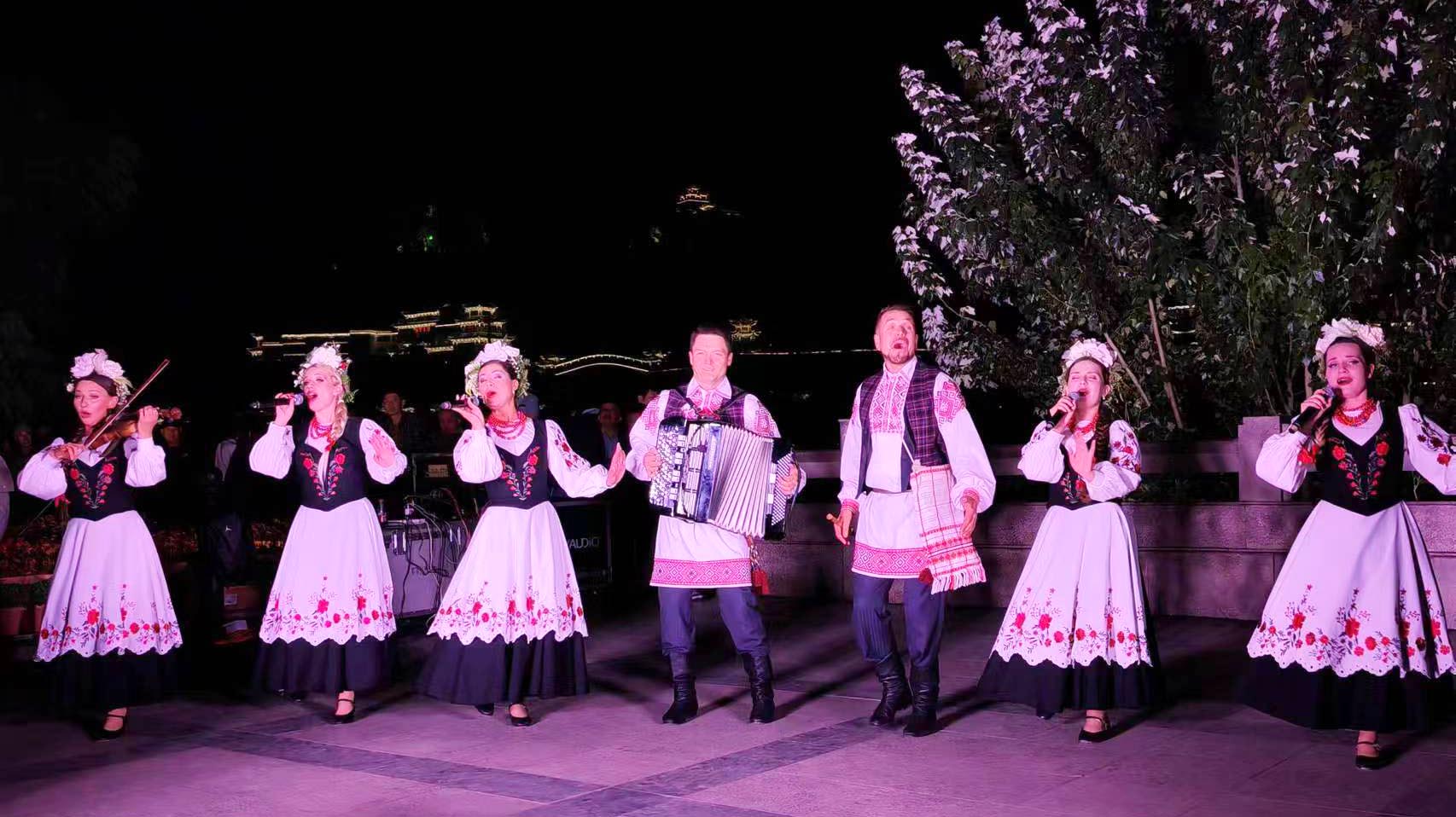 有片丨白俄羅斯「庫巴琳卡」演出團蘭州「快閃」