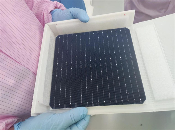 安徽巢湖經開區：首片N型TOPCon高效電池下線