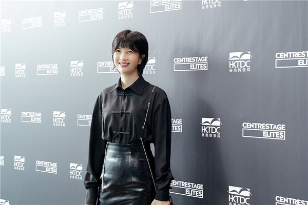 內地設計師驚艷亮相香港時裝周 大灣區聯合秀展現EsaLiang與「花木蘭」融合碰撞