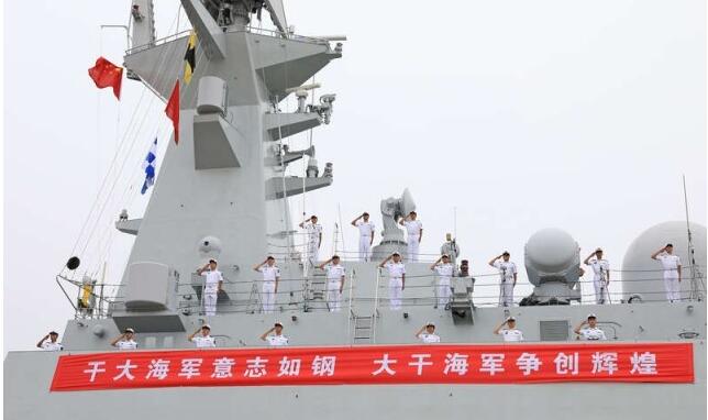 中國海軍第45批護航編隊起航赴亞丁灣 