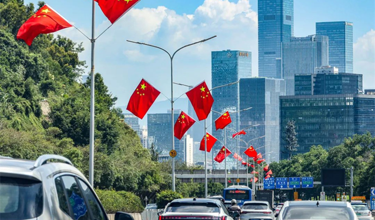掛國旗 迎國慶！深圳滿城盡是「中國紅」