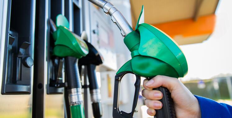 國內成品油價迎下半年首次下調 加滿一箱油將少花3.5元