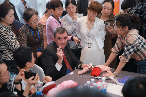 第七屆前海母胎醫學高峰論壇舉辦 深圳市西部兒科聯盟成立