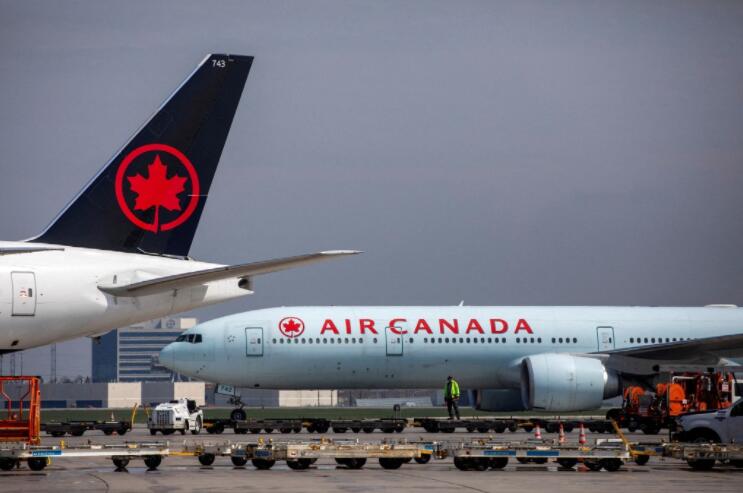加拿大航空曝醜聞 冷眼旁觀殘障乘客用手爬行 未提供協助