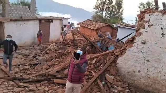 追蹤報道 | 尼泊爾西部地區地震已致133人死亡 140人受傷