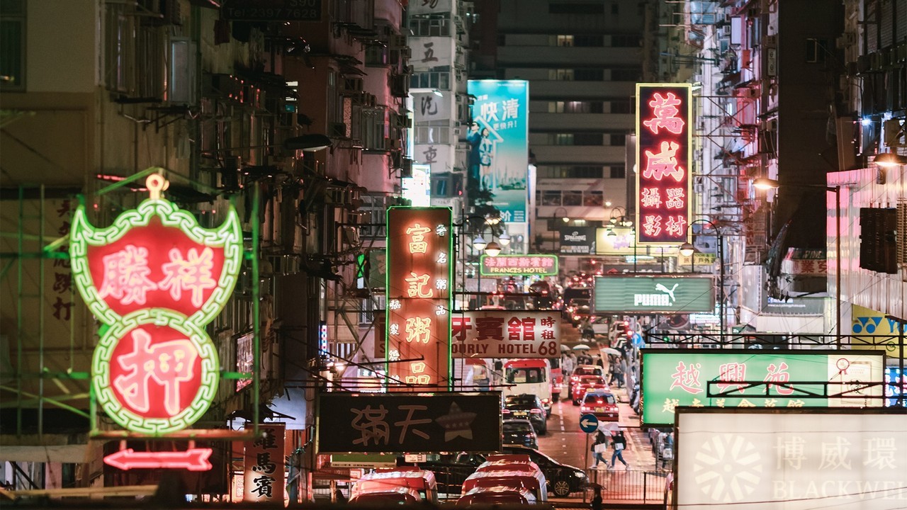 有片 |【商報時評】香港招牌閃亮  夜色依舊繽紛