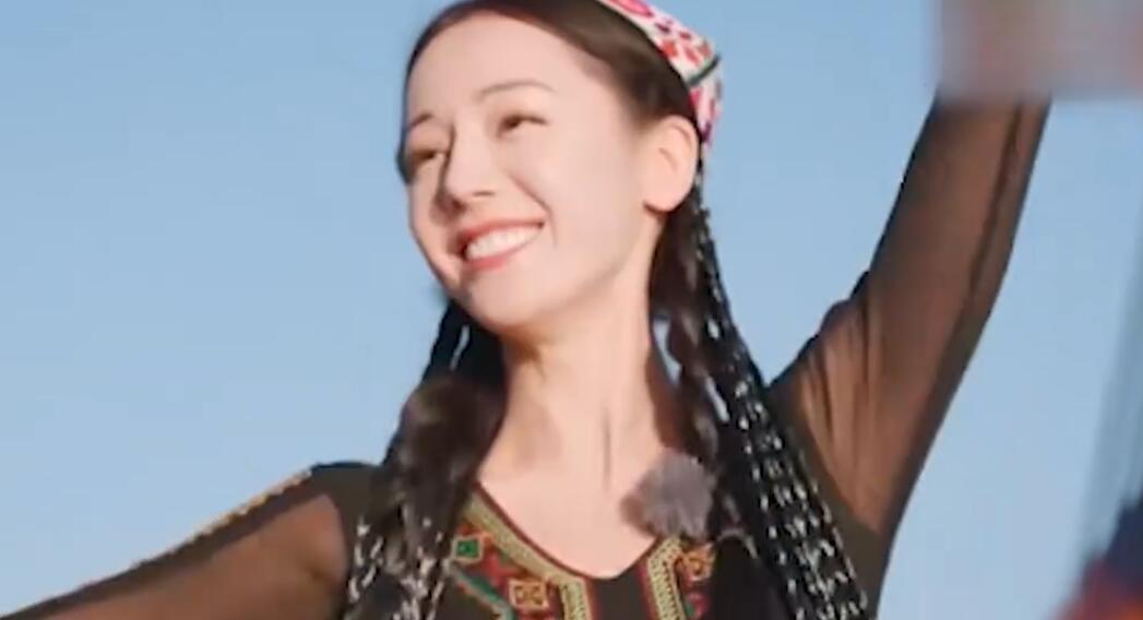 汪文斌在社交媒體分享迪麗熱巴跳新疆舞視頻 火上熱搜
