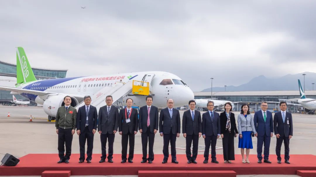 國產C919和ARJ21飛機抵港 鄭雁雄出席歡迎儀式