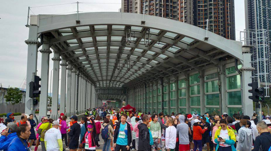 香港街馬街馬逾250人受傷 主辦方向數十名入錯賽道跑手致歉