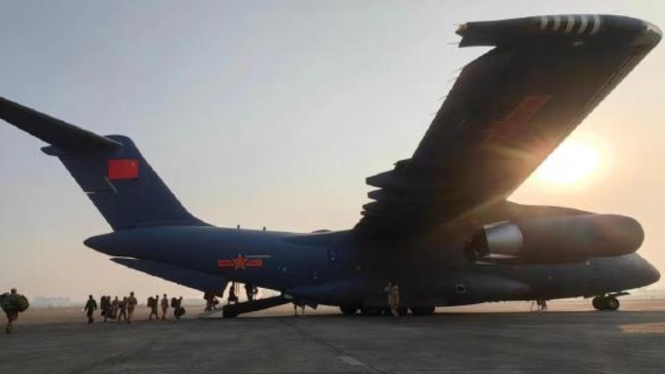 追蹤報道｜西部戰區空軍一架運-20抵達甘肅 開展抗震救災工作