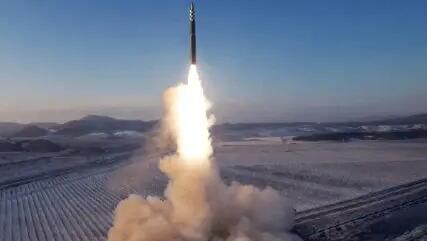 朝鮮進行「火星炮-18」型洲際彈道導彈發射訓練