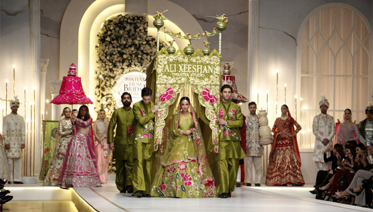 圖集 | 巴基斯坦拉合爾婚禮時裝盛會  展示未來潮流趨勢