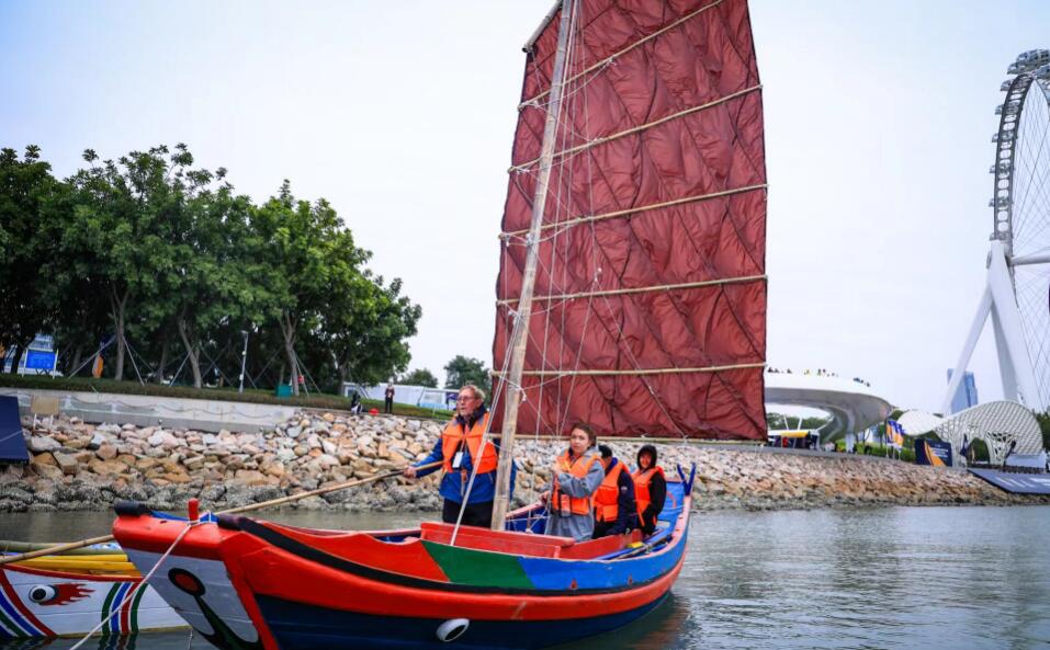 中式傳統帆船吸引WMRT及世界灣區帆船賽選手  國際船隊嘗試駕駛收穫驚喜
