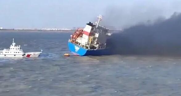 一韓國籍船舶在長江常熟段起火 遇險22人全部獲救