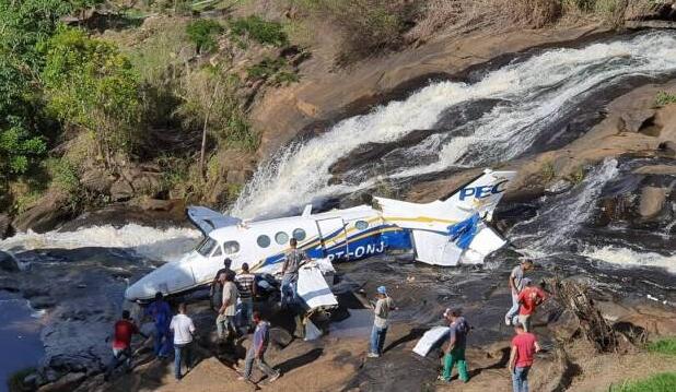 巴西一小型飛機墜毀造成5人死亡 