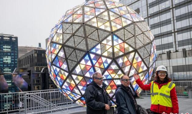 紐約時報廣場新年倒計時水晶球以全新燈光圖案亮相