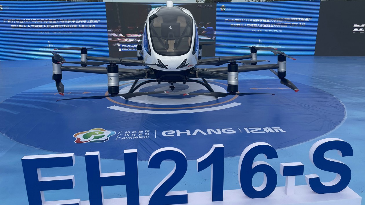 無人駕駛載人航空器全球商業載人首飛演示在廣州中新知識城上演   廣州開發區謀千億低空經濟版圖