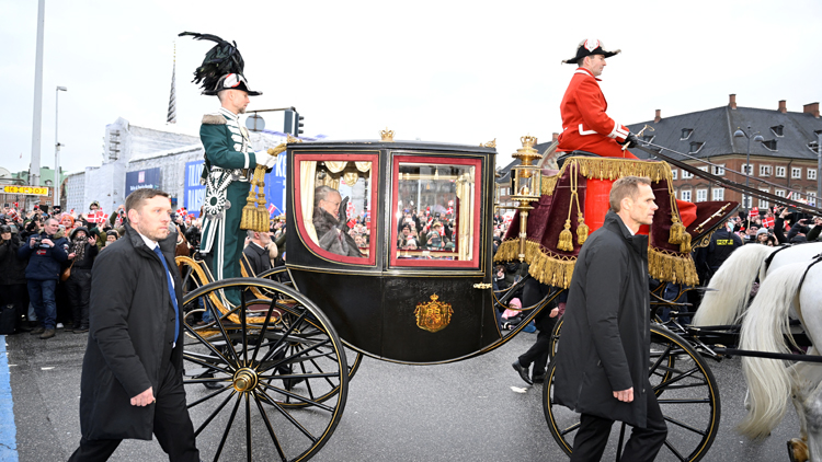 丹麥女王正式退位 王儲繼位丹麥國王