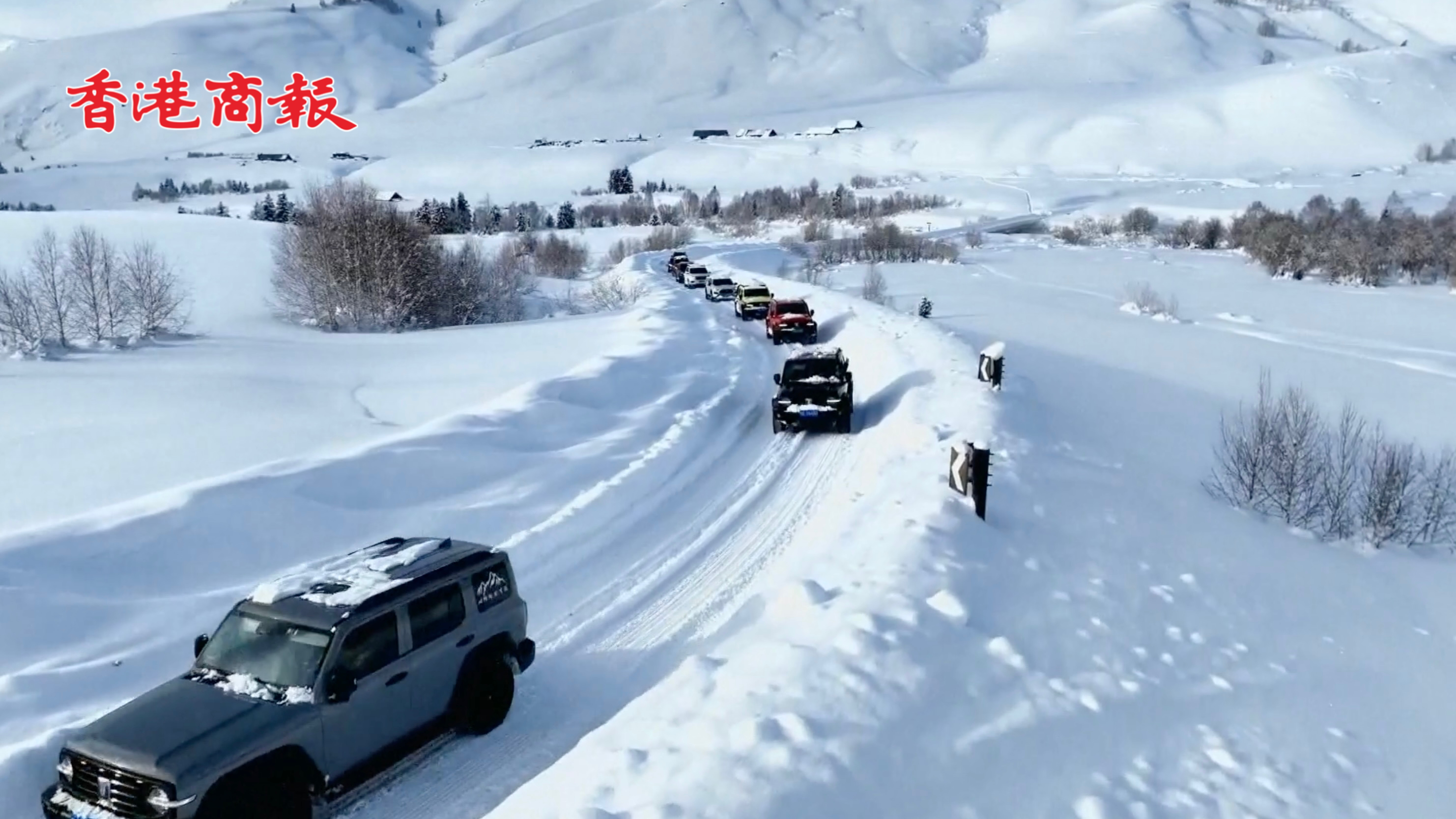 有片丨道路已搶通！新疆1000多名因雪崩滯留旅客離開景區