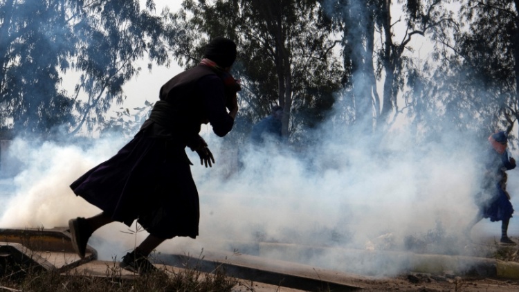 印度農民示威爆衝突 警察射催淚彈驅散