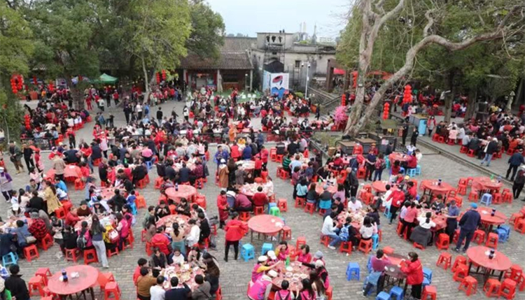有片⼁深圳大鵬所城「將軍宴」開席 近4000人共享美食與文化交融盛宴