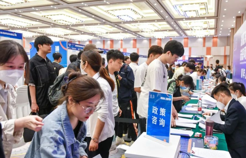 中國2月不包含在校生的青年失業率為15.3%
