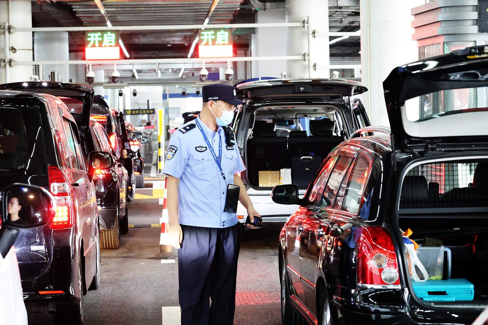 超100萬人次！港珠澳大橋「人車兩旺」，港人自駕「北上」成主流