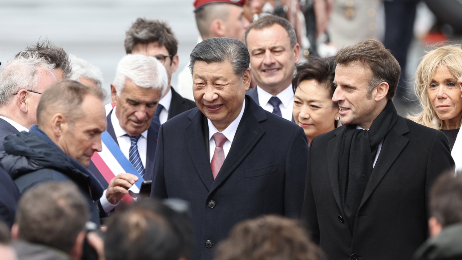 習近平同法國總統馬克龍在上比利牛斯省舉行中法元首小範圍會晤