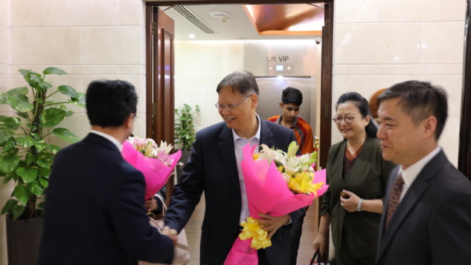 中國新任駐印度大使徐飛洪抵達新德里履新