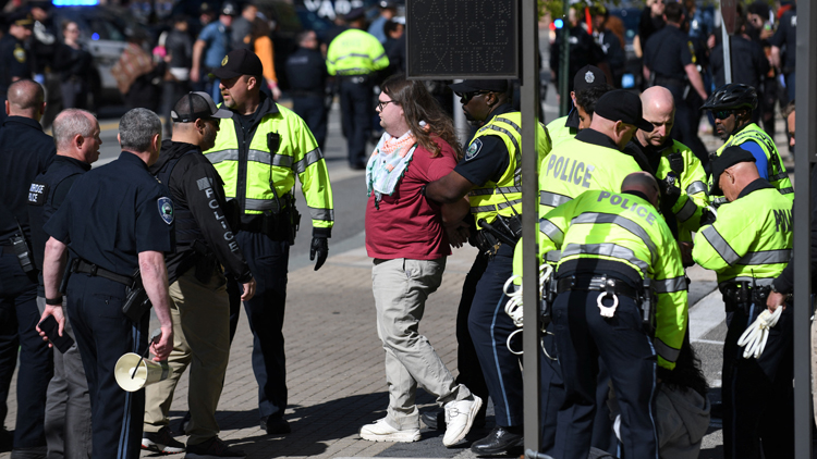 美警進入麻省理工等多間大學清場 拘捕多名示威者